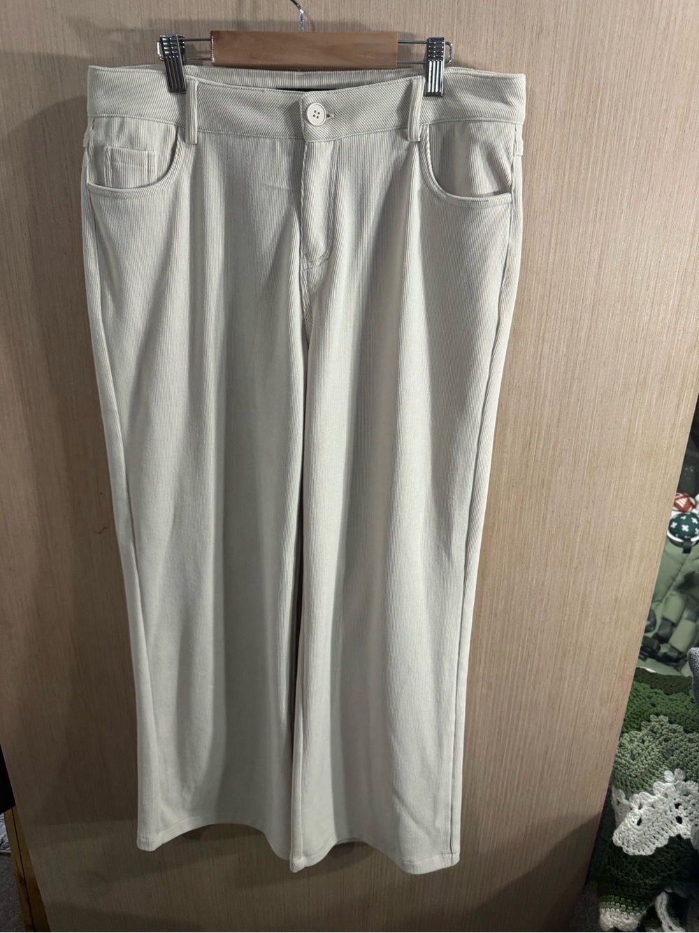 Women’s Kiozoy Cream Wide-Leg Corduroy Knit Pants Size Large